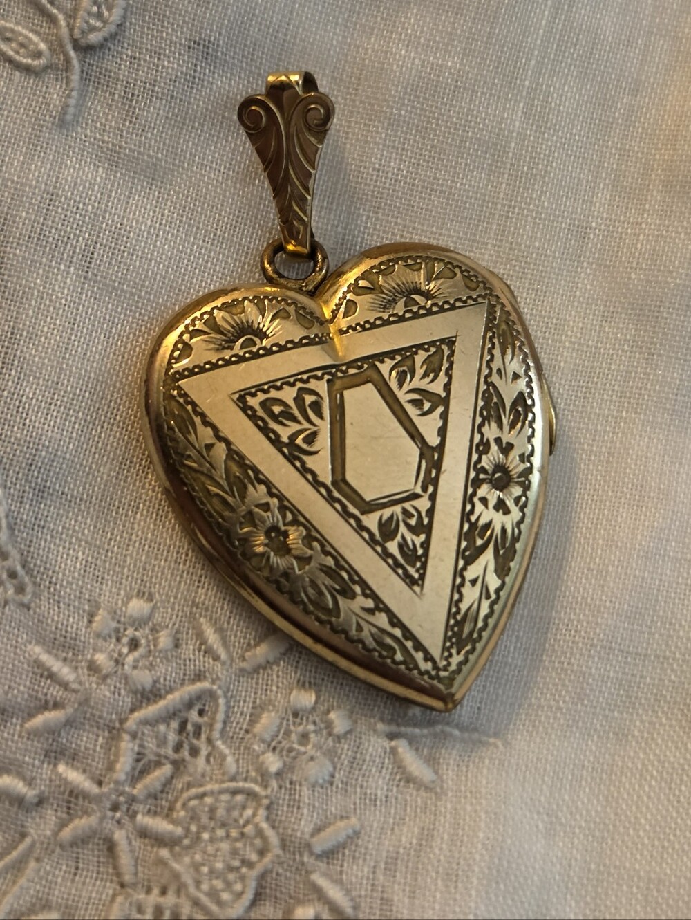 Vintage GF Heart Locket Pendant with Intricate Engraving Space For Monogram